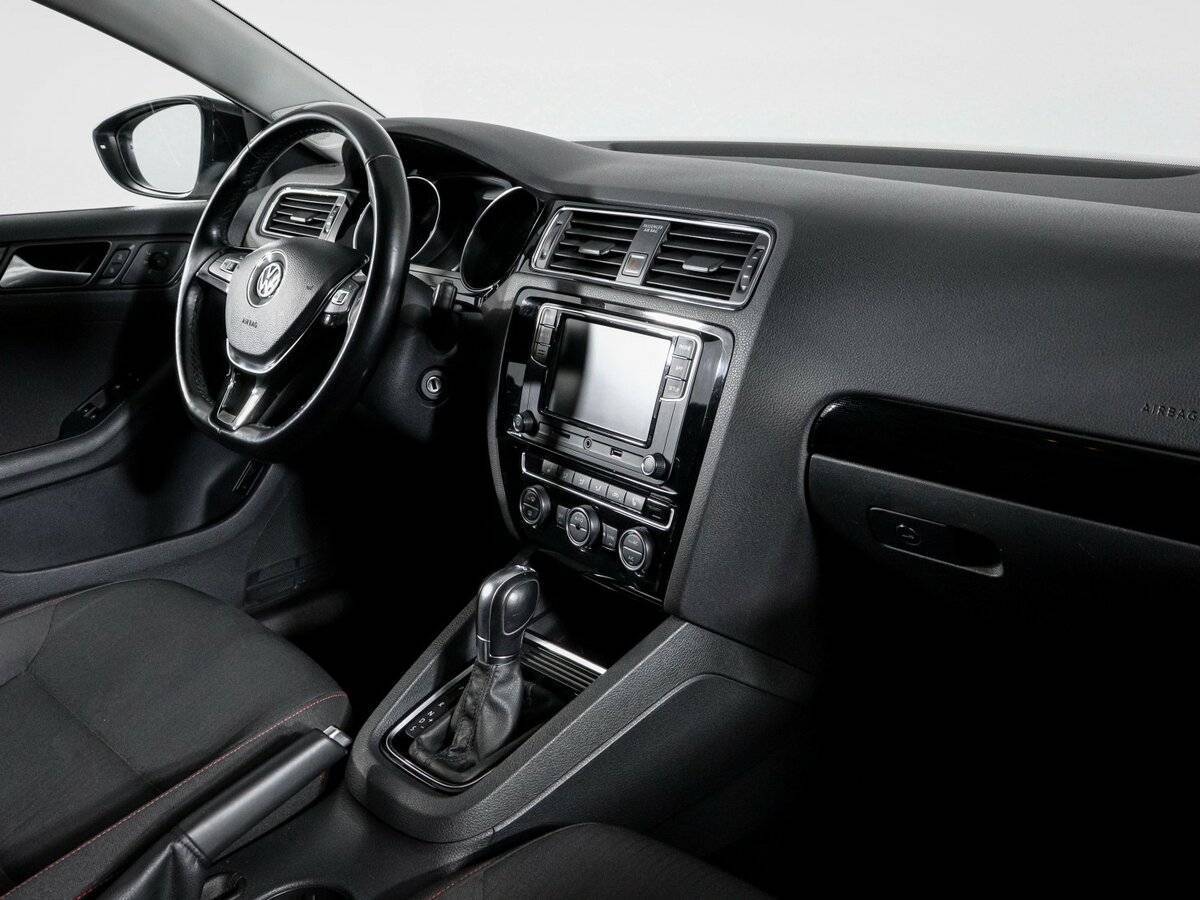 Купить Volkswagen Jetta, 2017, 68 475 км, фото №9